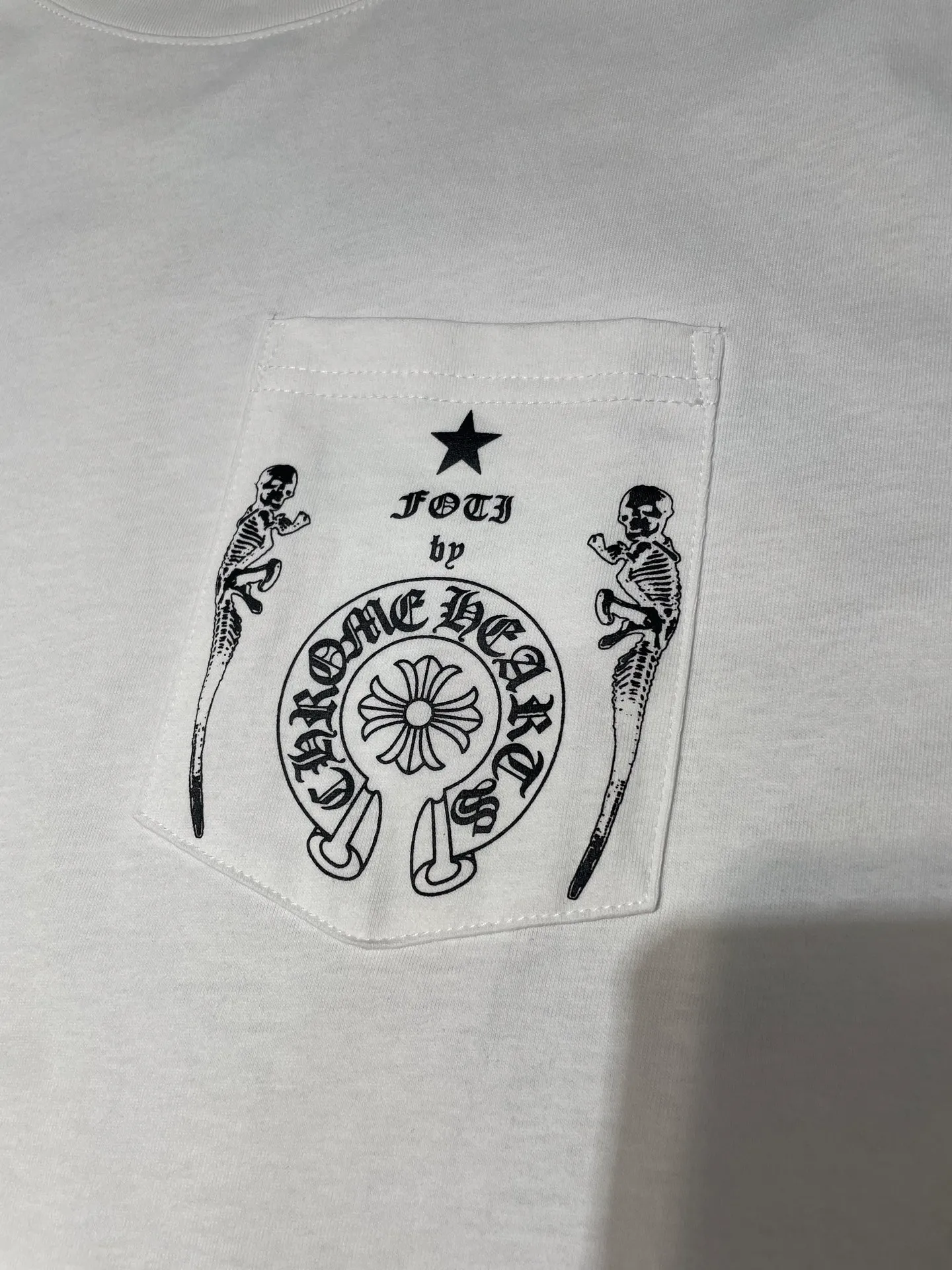P250 N502 Kl 🌟【Top original order】Chrome Hearts Sanskrit short sleeves printed all over the back. Process description: The fabric is made of 26-woven 200g cotton, and the printing is made of special imported slurry. The overall routing is straight and delicate, the fabric is comfortable and soft, and the color is consistent without color difference. It can be matched with the same style to create a fashionable look and control various occasions. Customized accessories, complete three standards, same style for men and women!  size：s m l